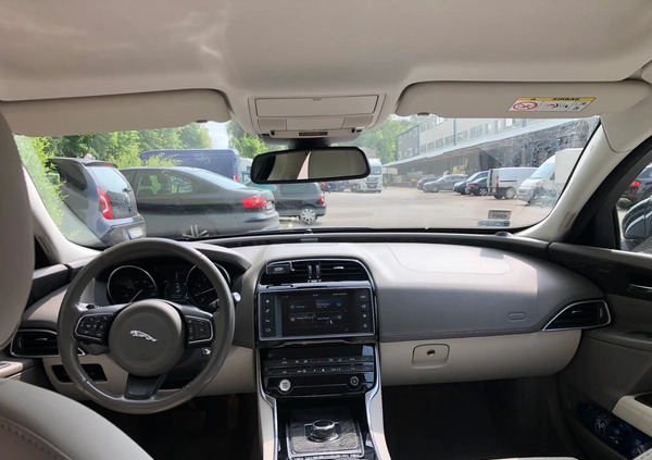 Jaguar XE cena 73000 przebieg: 126899, rok produkcji 2016 z Sosnowiec małe 191